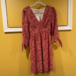 Gilli Dress NWT - beautiful fall red and white floral dress with tie sleeves